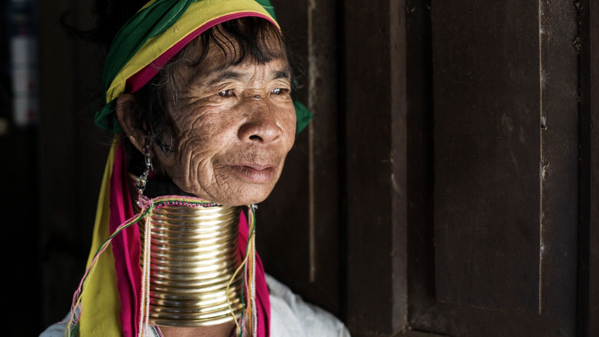 Myanmar kayan women wear brass rings in neck Kayan Lahwi Tribe has longest neck