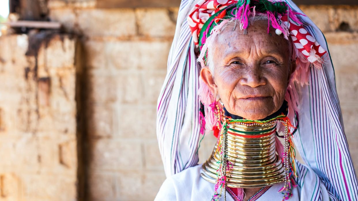 Myanmar kayan women wear brass rings in neck Kayan Lahwi Tribe has longest neck