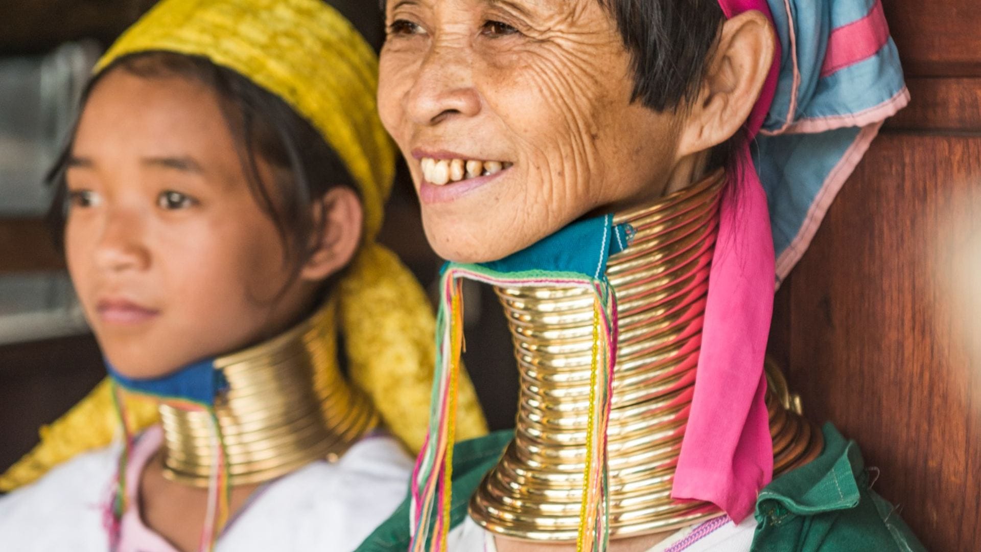 Myanmar kayan women wear brass rings in neck Kayan Lahwi Tribe has longest neck