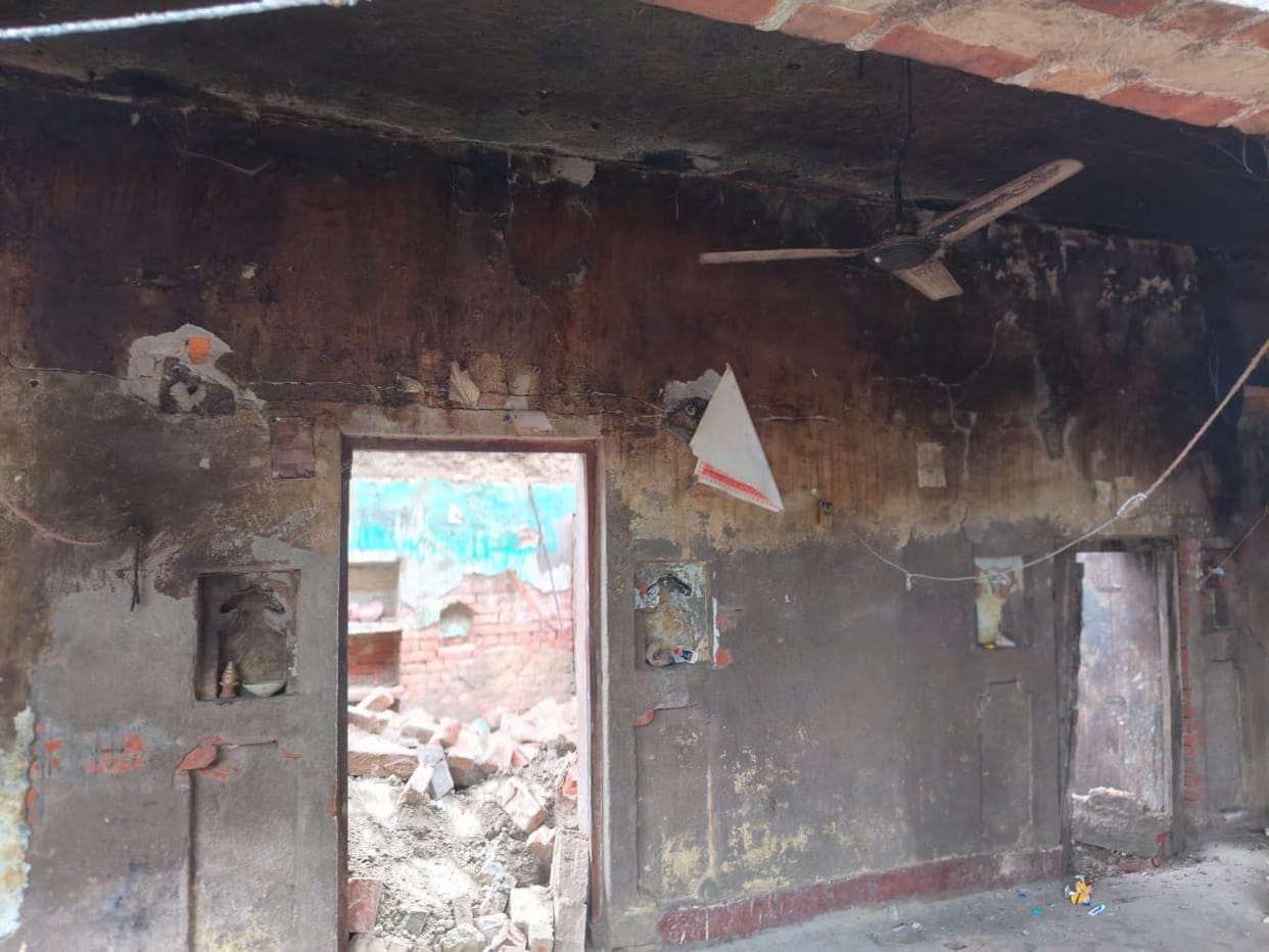 Raebareli News: Kutcha roof collapsed due to rain, girl died, sister-in-law and brother injured