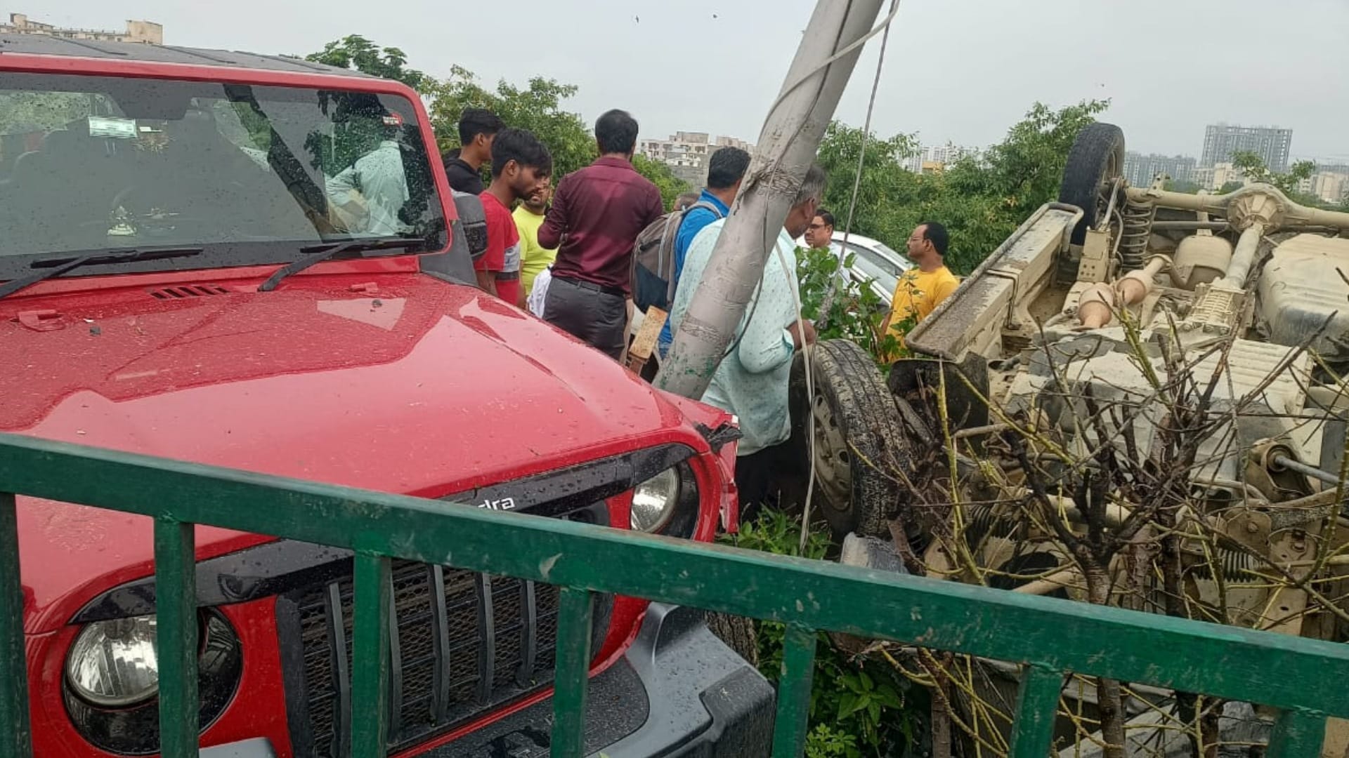 Six children injured in an school van accident in Gosaiganj Lucknow.