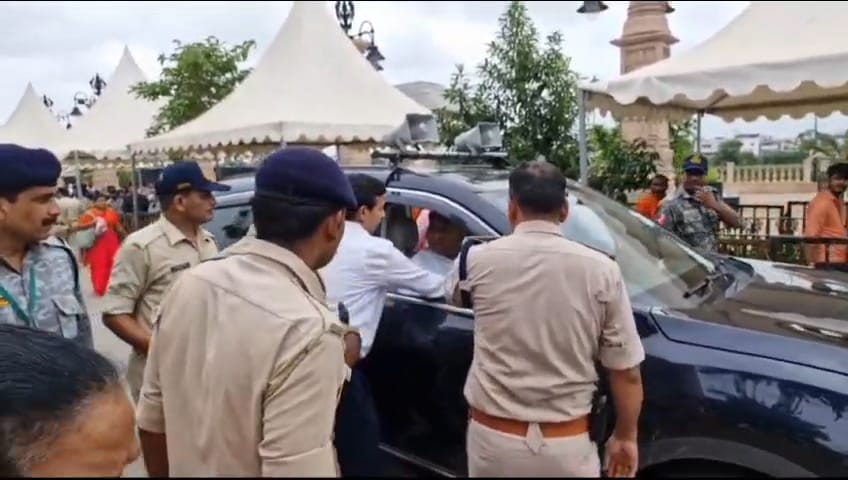 Ujjain: Dewas MLA's son entered with a convoy of cars in Mahakal Lok, where even two-wheelers are banned.