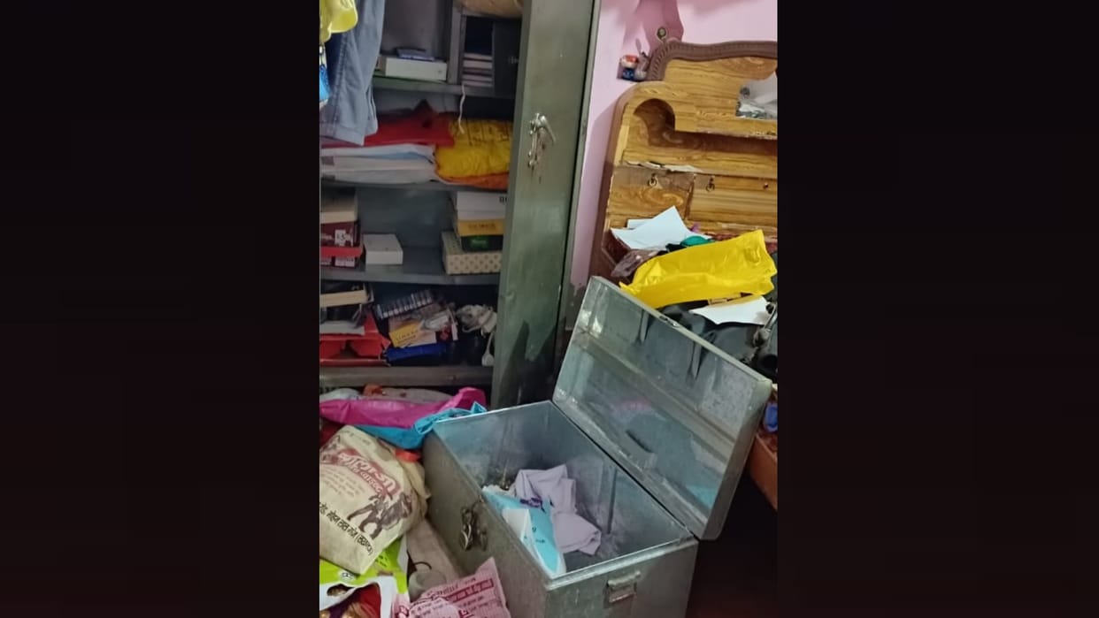 Theft in a village of Hulaskheda in Mohanlalganj.