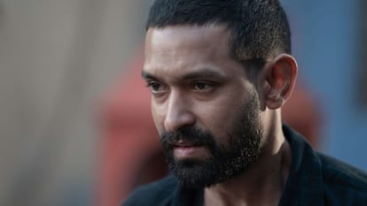 Phir Aayi Hasseen Dillruba review by Pankaj Shukla Jayprad Desai Aanand L Rai Taapsee Pannu Vikrant Massey