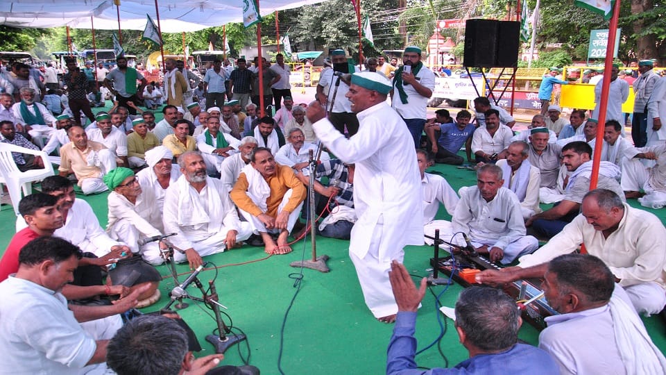 Tractor Tricolor March: BKU surrounded the Commissionerate, Panchayat lasted for eight hours