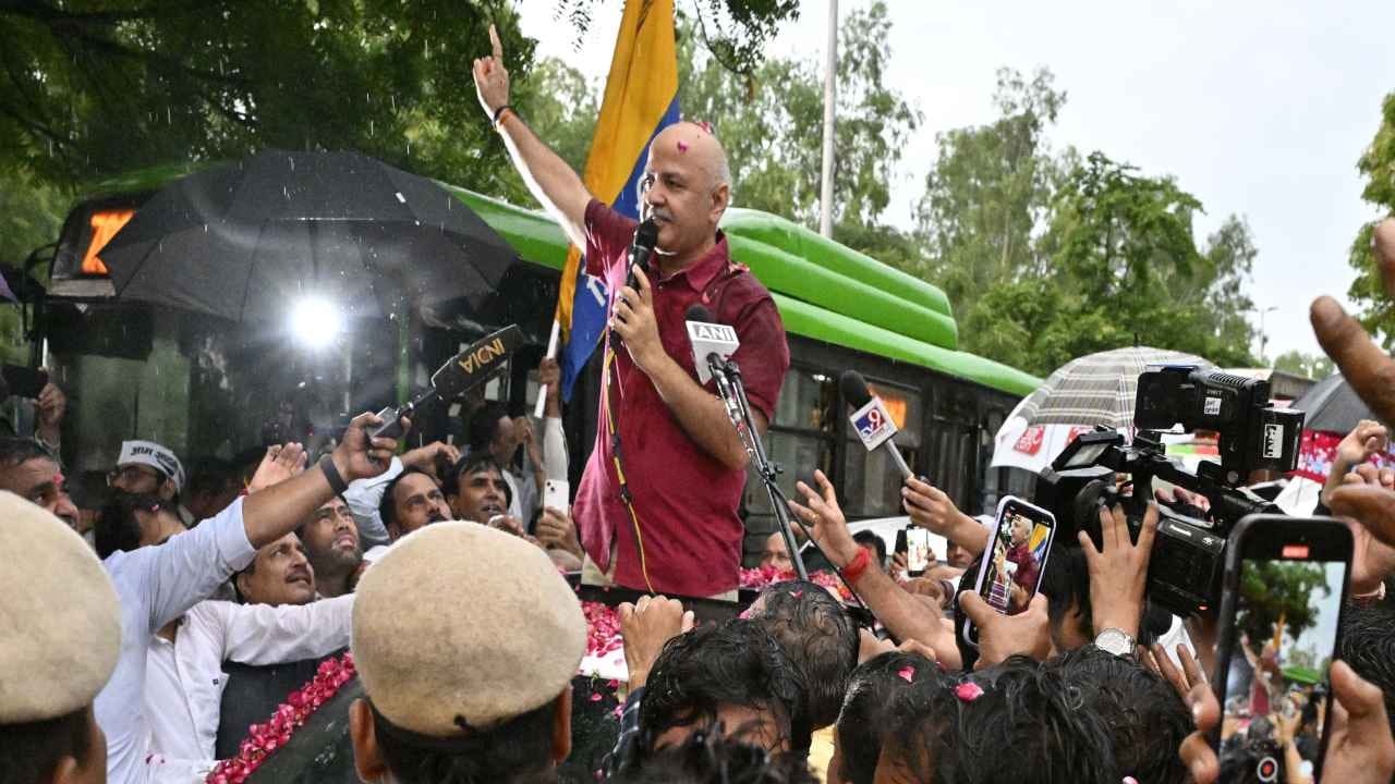 AAP celebrates Manish Sisodia release from tihar jail photos