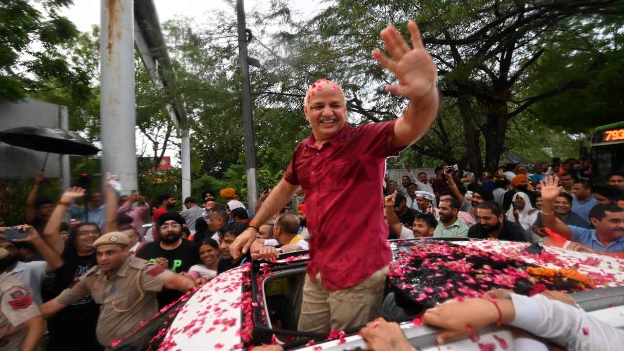 AAP celebrates Manish Sisodia release from tihar jail photos