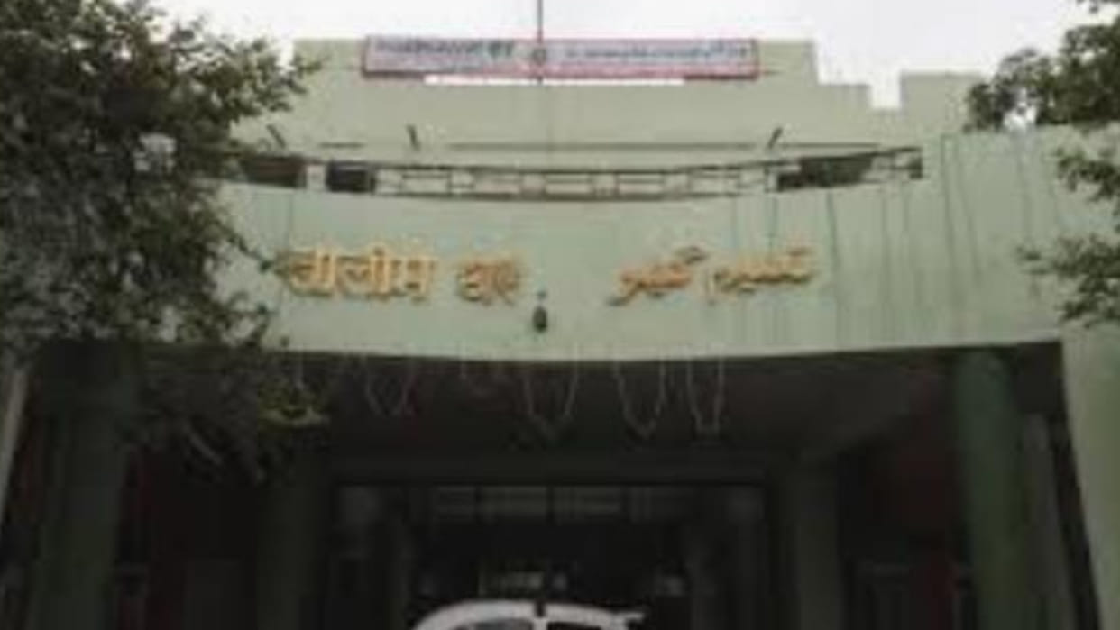 Bhopal: Madrasas are closing due to lack of resources, teachers in begging conditions