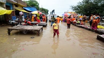 Prayagraj Flood Update : गंगा की रफ्तार थमी पर निचली इलाकों में बाढ़ का खतरा बरकरार, पलायन की तैयारी Prayagraj Flood Update: Ganga's speed has slowed down but flood threat persists in low lying areas