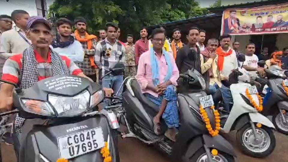 Deputy CM Vijay Sharma one-day visit Kabirdham and Petrol powered scooties distributed to 25 disabled people