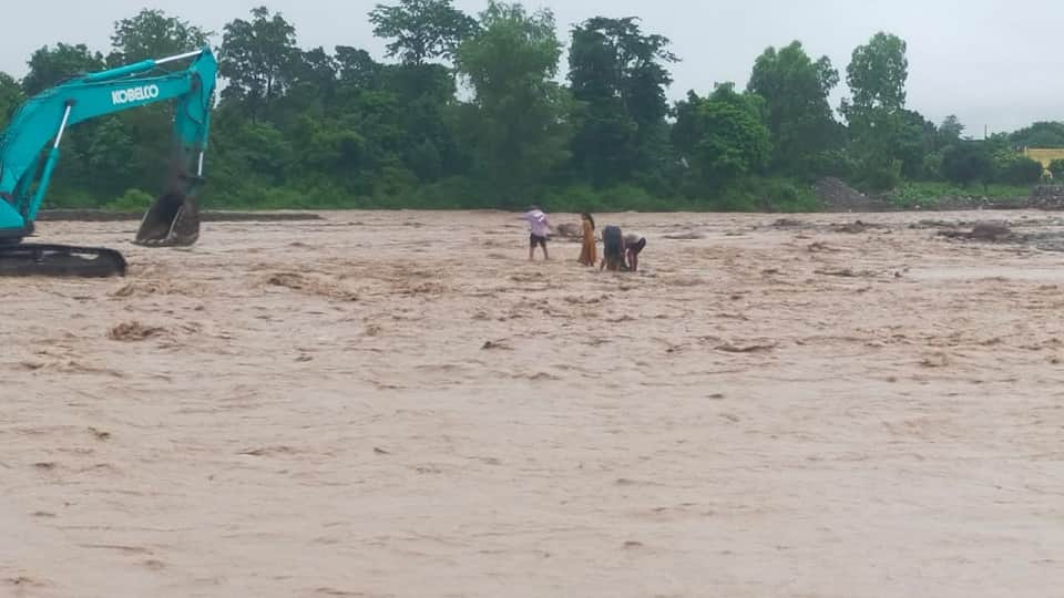 A jeep full of devotees was washed away in the flow of water in Kirora drain in tanakpur