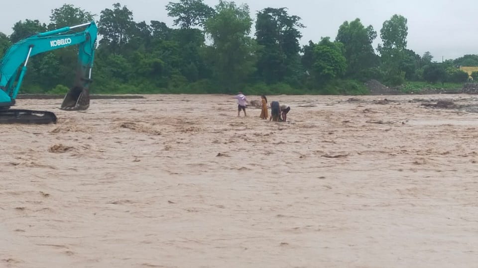A jeep full of devotees was washed away in the flow of water in Kirora drain in tanakpur