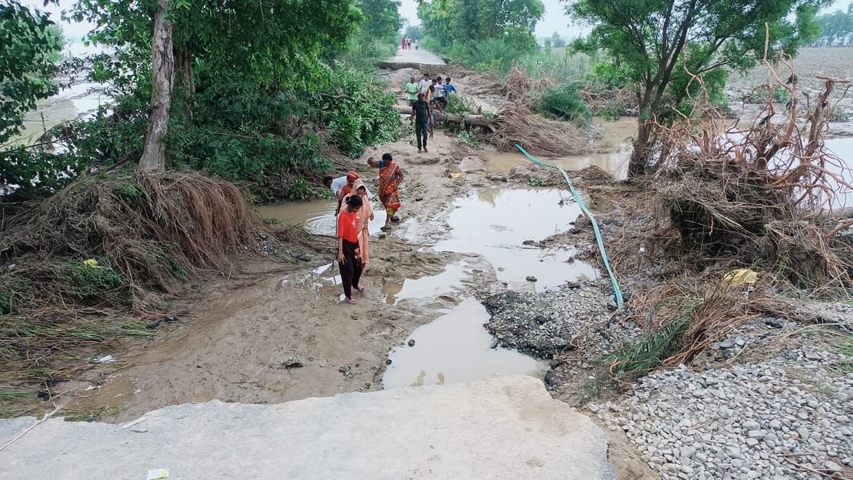 15 villages have no direct connection with Amriya tehsil due to road cut in Pilibhit