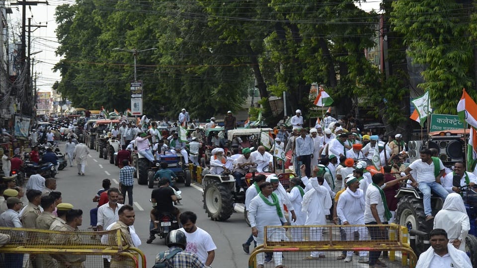 Muzaffarnagar: Farmers roared out of the city riding on tractors, demanding Rs 400 for sugarcane.