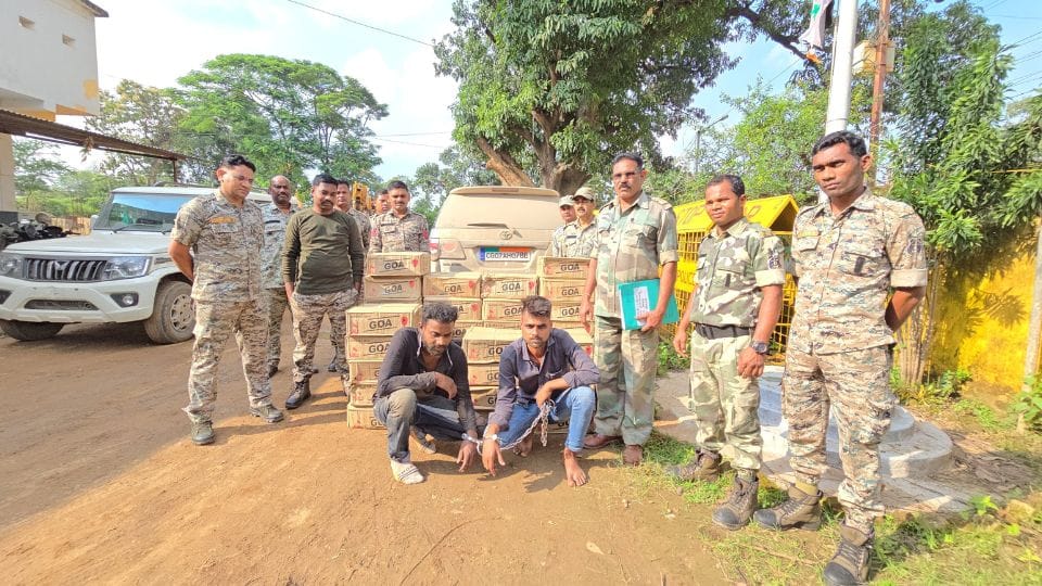 Police arrested two smugglers in Kondagaon