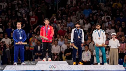 Aman Sehrawat: विनेश की तरह अमन ने भी रातभर की मेहनत, 10 घंटे में 4.6 किलो वजन घटाया, ओलंपिक में जीता कांस्य Aman Sehrawat Sheds 4.6 kg in 10 Hours like Vinesh Phogat Wins Bronze at Paris Olympics 2024