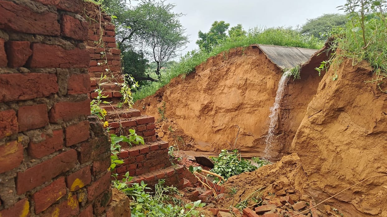 Asavari Minor broke due to overflow in Dadri, water filled in crops; farmers suffered losses