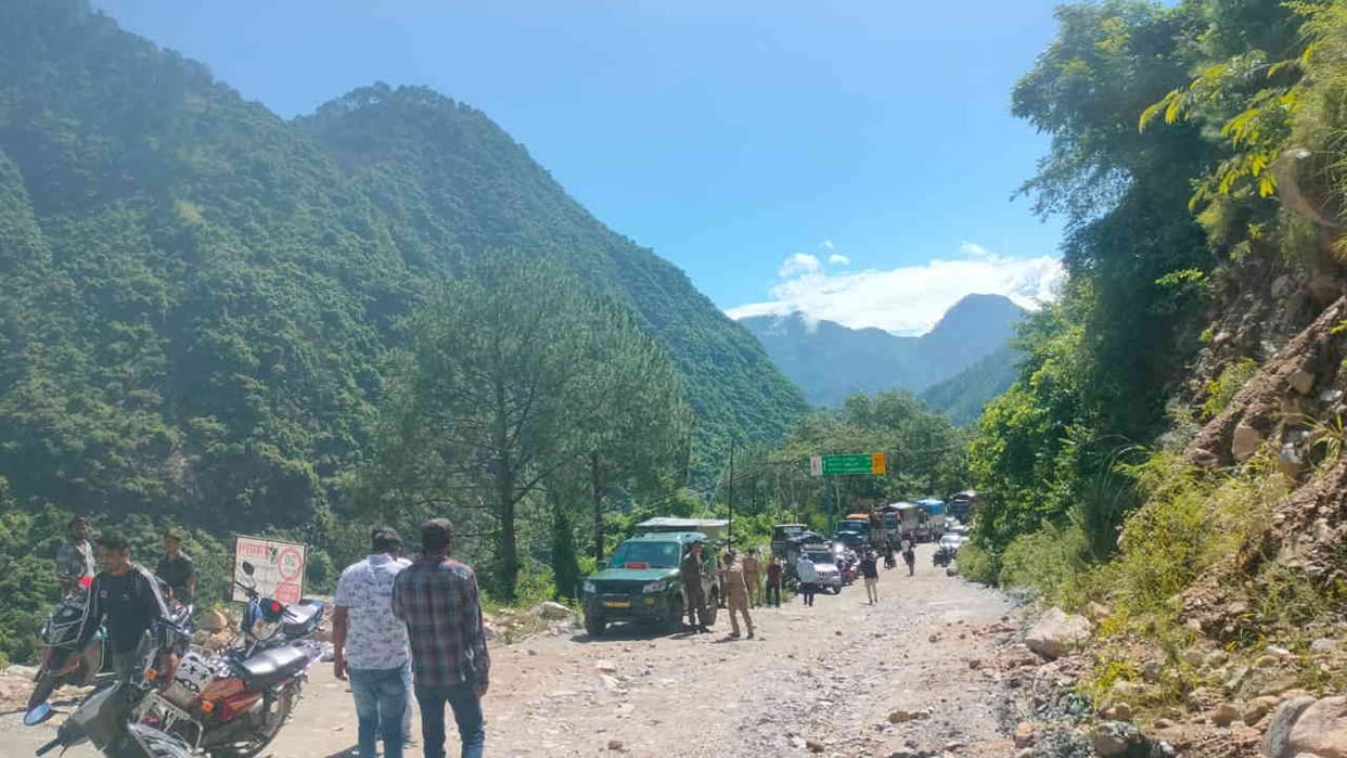 Badrinath highway remains blocked for six hours in Parthadip and many other places