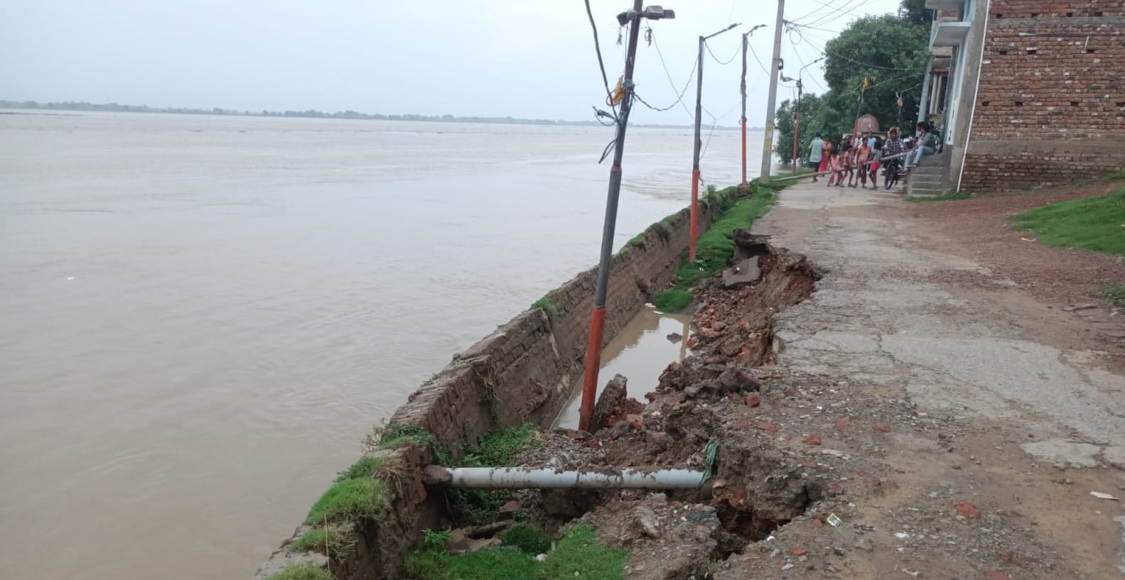 पटना जिले में गंगा नदी के जलस्तर में लगातार वृद्धि हो रही है।