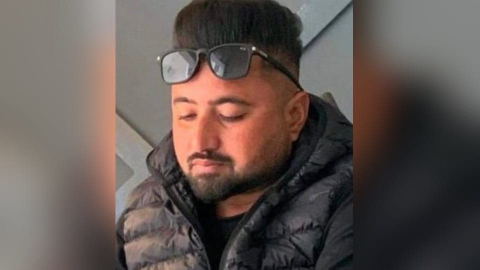 Mechanic repairing an AC died due to electric shock