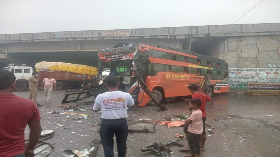 Dumper hits bus nine passengers injured Horrific accident in Etah