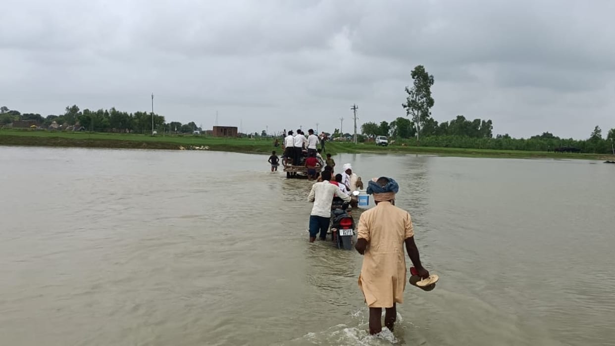 flood situation in Badaun due to rising water level of Ganga and Ramganga rivers