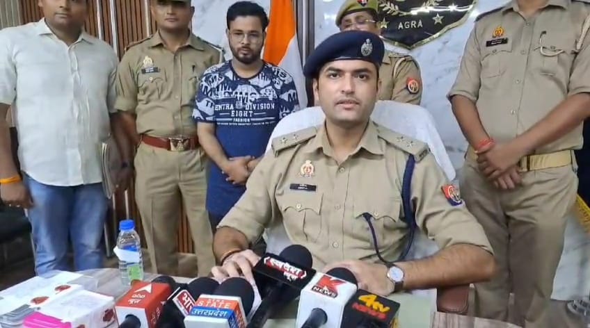 gang of international cyber criminals Aftab was arrested stolen Rs 77 lakh from businessman's account.