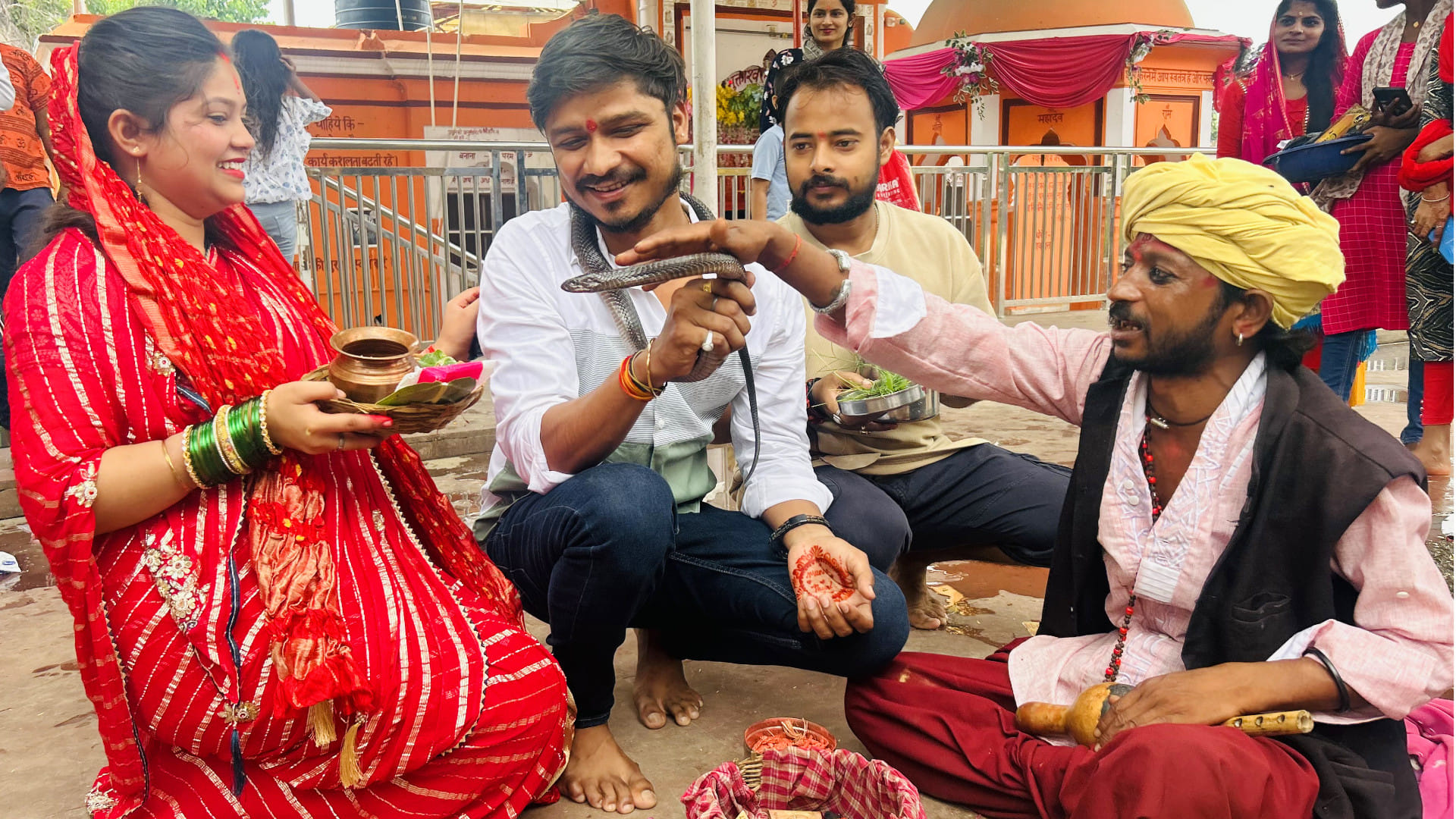 On the occasion of Nag Panchami, Nag Devta was worshiped in various temples in Gorakhpur.