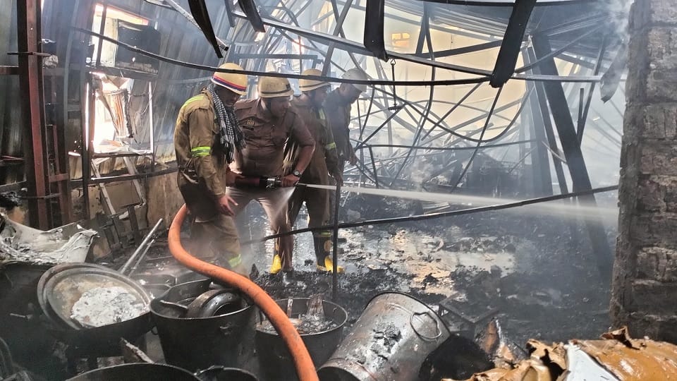 Fire broke out in banquet hall of Ghaziabad