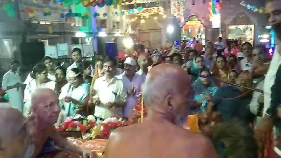 Jain Muni Balayogi Amitsagar Maharaj's Chaturmas for first time women took command