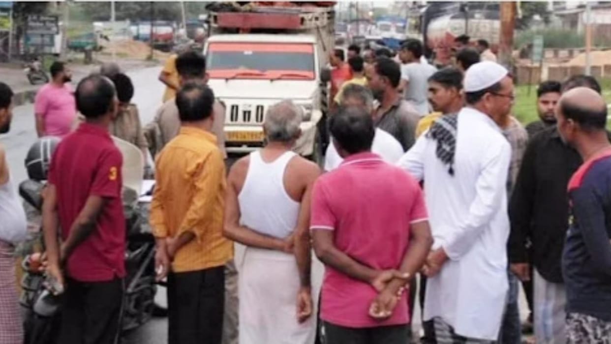 young man died in road accident after pickup crushes bike rider death in chandauli