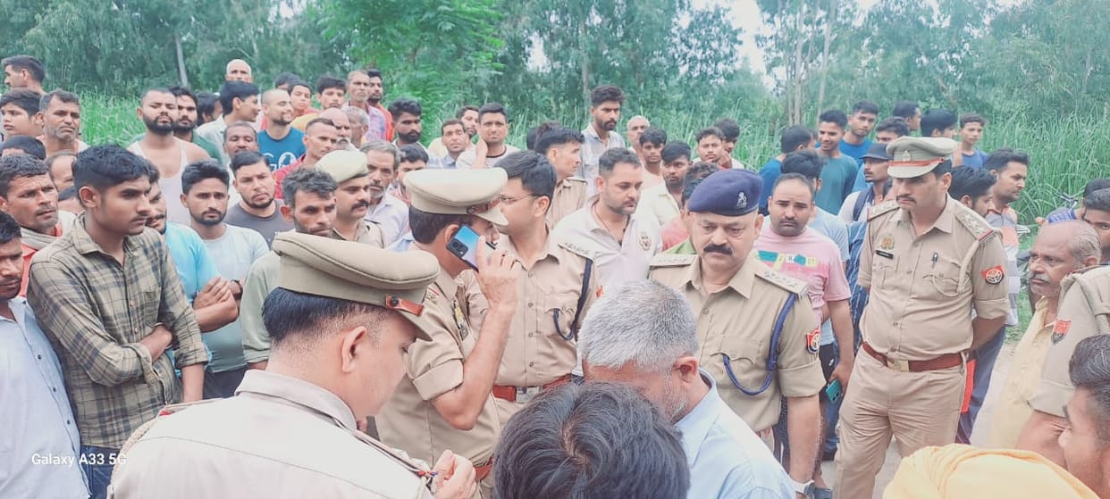 Accident in Bijnor: An eighth class student going to school was crushed by a truck, died