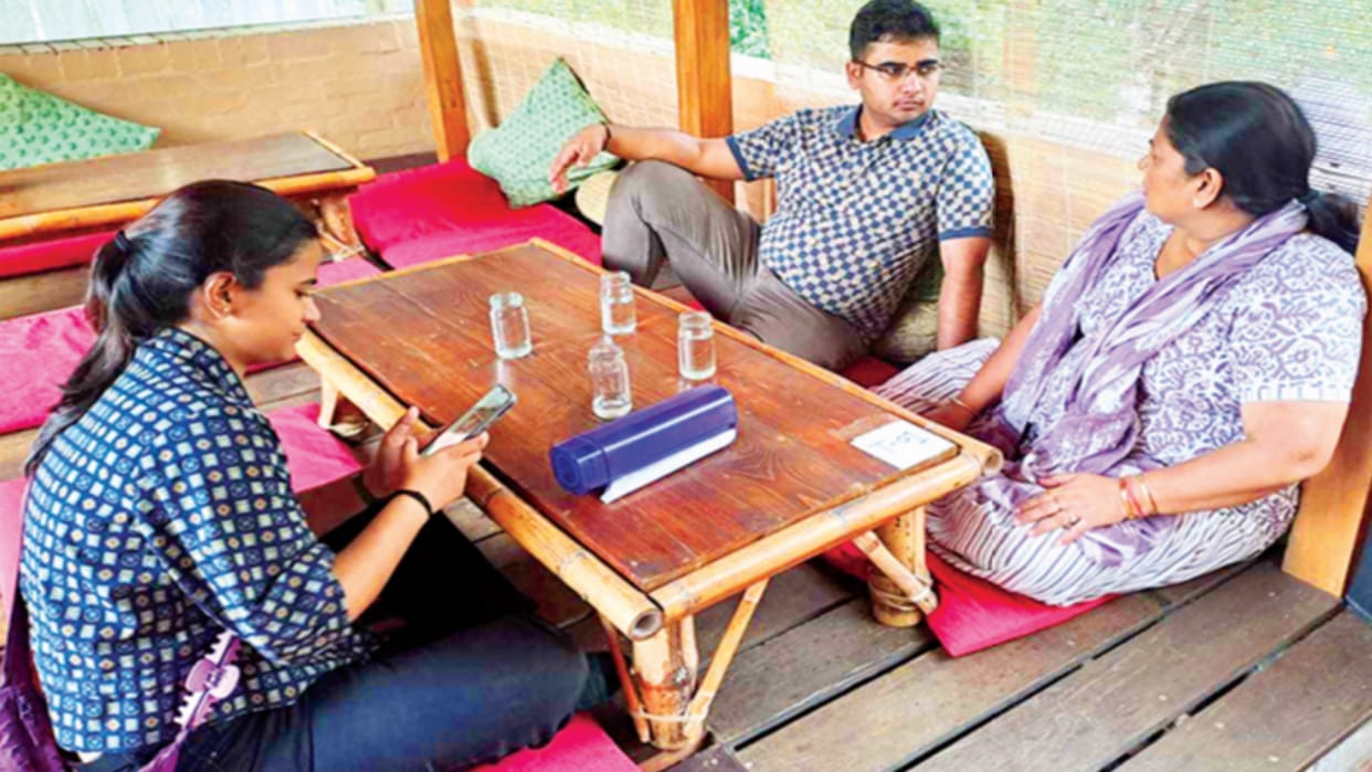 Bangladesh: Meerut family returned safely from Dhaka amid violence and instability, spent the night in blackou