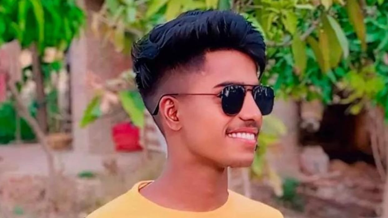teenager died after hit by train in Jaunpur chaos among the family members