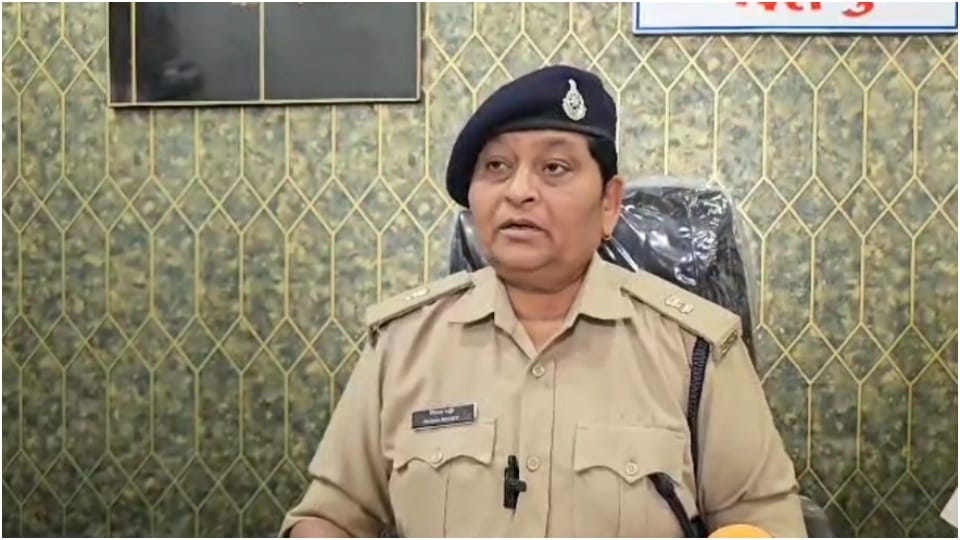 MP News 1.94 Crore Rupees Worth of Cannabis Seized Smugglers Hid 290 Kgs in Truck Hidden Compartment
