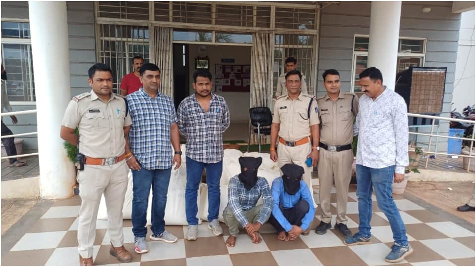 MP News 1.94 Crore Rupees Worth of Cannabis Seized Smugglers Hid 290 Kgs in Truck Hidden Compartment