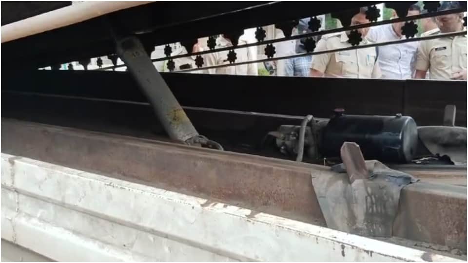 MP News 1.94 Crore Rupees Worth of Cannabis Seized Smugglers Hid 290 Kgs in Truck Hidden Compartment