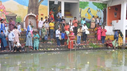 Traditions are shrinking fo nag panchami in varanasi Mahuar was performed