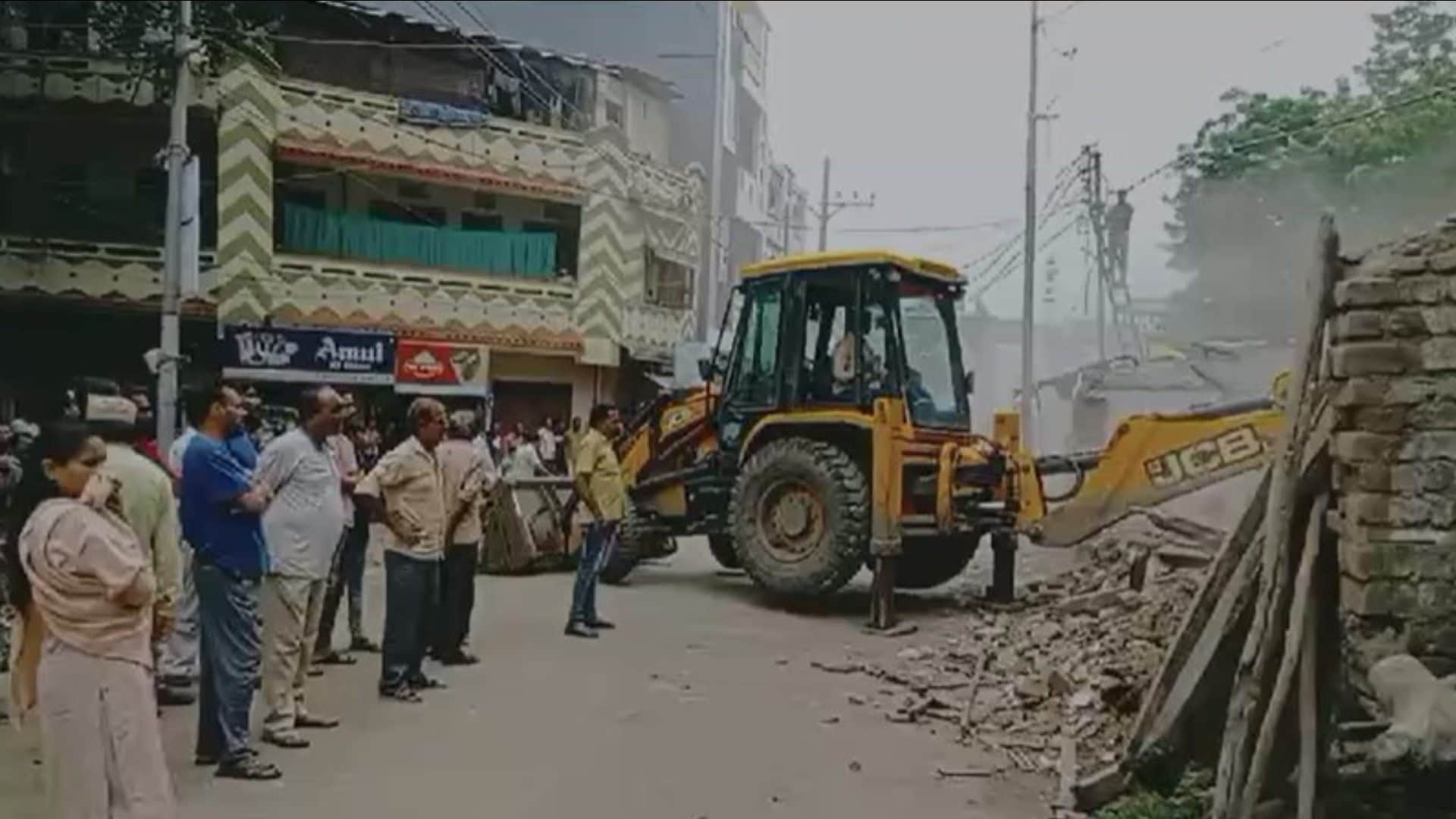 नगर पालिका का पीला पंजा