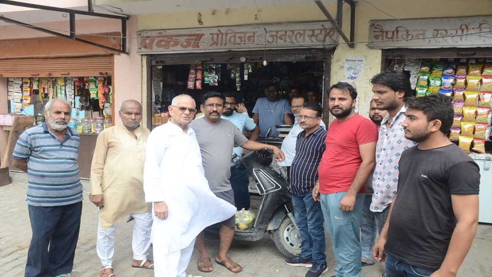 Meerut: Three miscreants entered the grocer's house on the pretext of buying sugar, ran away after looting.