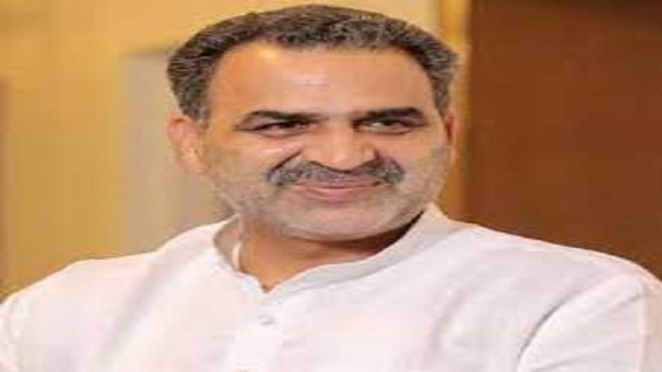 Muzaffarnagar: Sanjeev Baliyan and Harendra Malik came face to face on the disputed land, rhetoric started