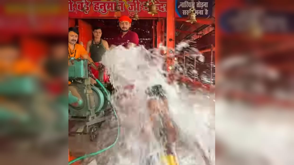 Ganga returns from Bade Hanuman temple, water is being removed from the sanctum sanctorum by installing pump.