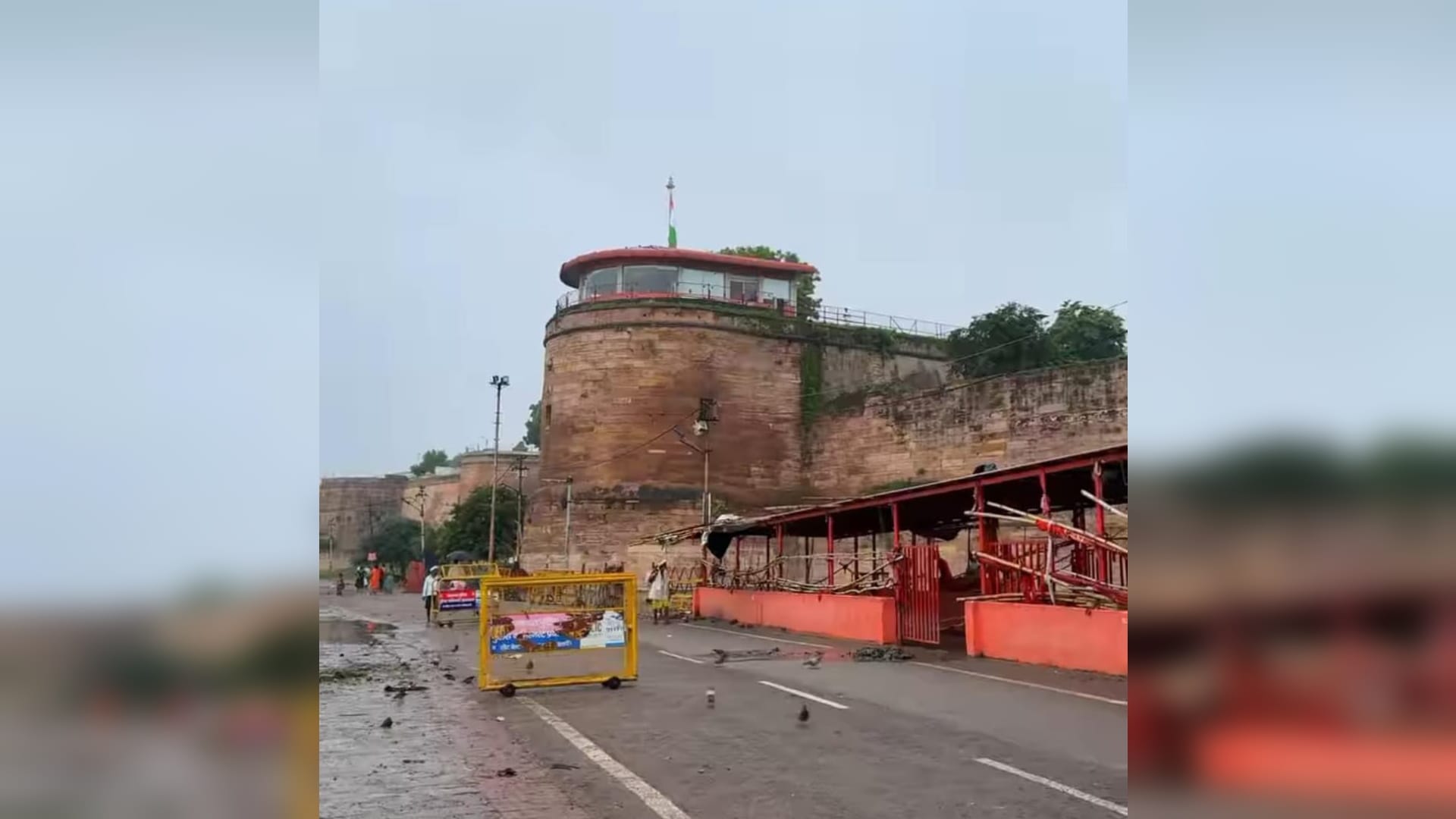 Ganga returns from Bade Hanuman temple, water is being removed from the sanctum sanctorum by installing pump.