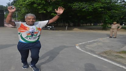 Meerut: Children and youth ran in the Mini Marathon in the name of the country, elders also showed enthusiasm.