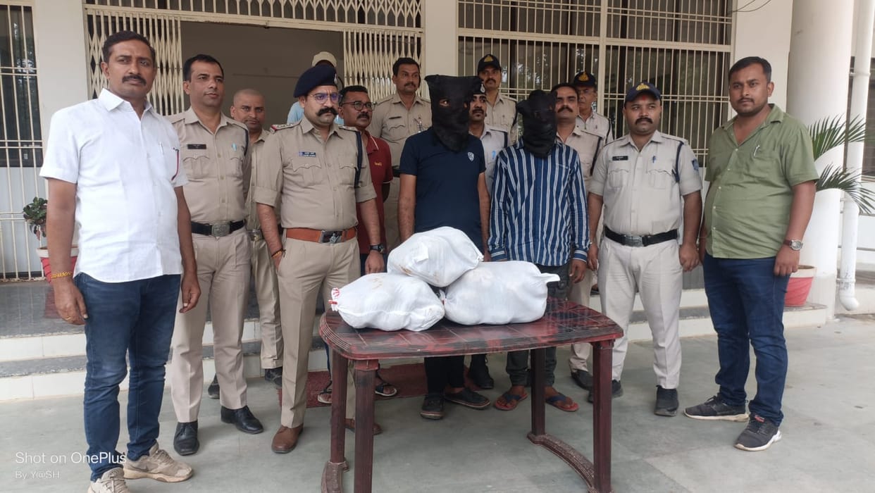 Ganja smuggler from Odisha and another arrested