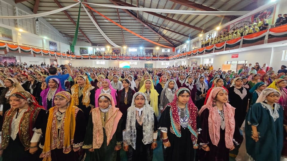 10 thousand girls performed Kashmiri folk dance in Kashoor customs festival, became a world record