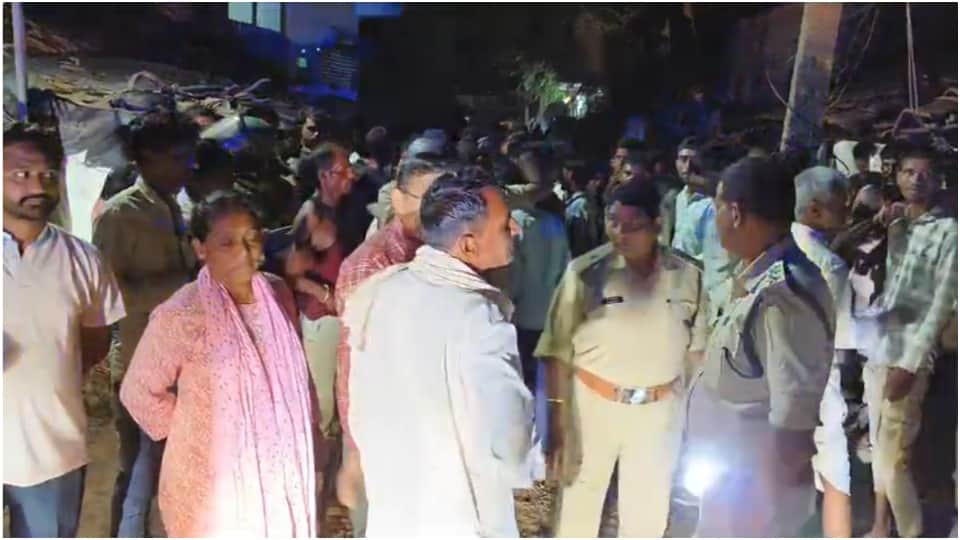 Agar Malwa Crime News Dispute Over Stale Chicken Youth Stabbed Villagers Set Hotel on Fire
