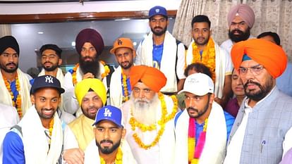 Paris Olympics 2024 Indian hockey team reached Amritsar grand welcome players go to Golden Temple