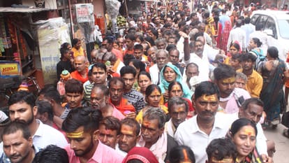 electric current in steel railing near Shri Kashi Vishwanath Dham devotees troubled