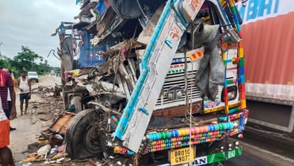 Bhar News : Bihar Police investigation after two trucks collide in Patna; road accident